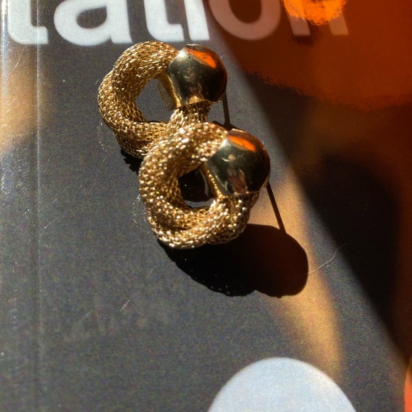 VINTAGE Gold Chain Stud Earrings - Picture 2 of 4